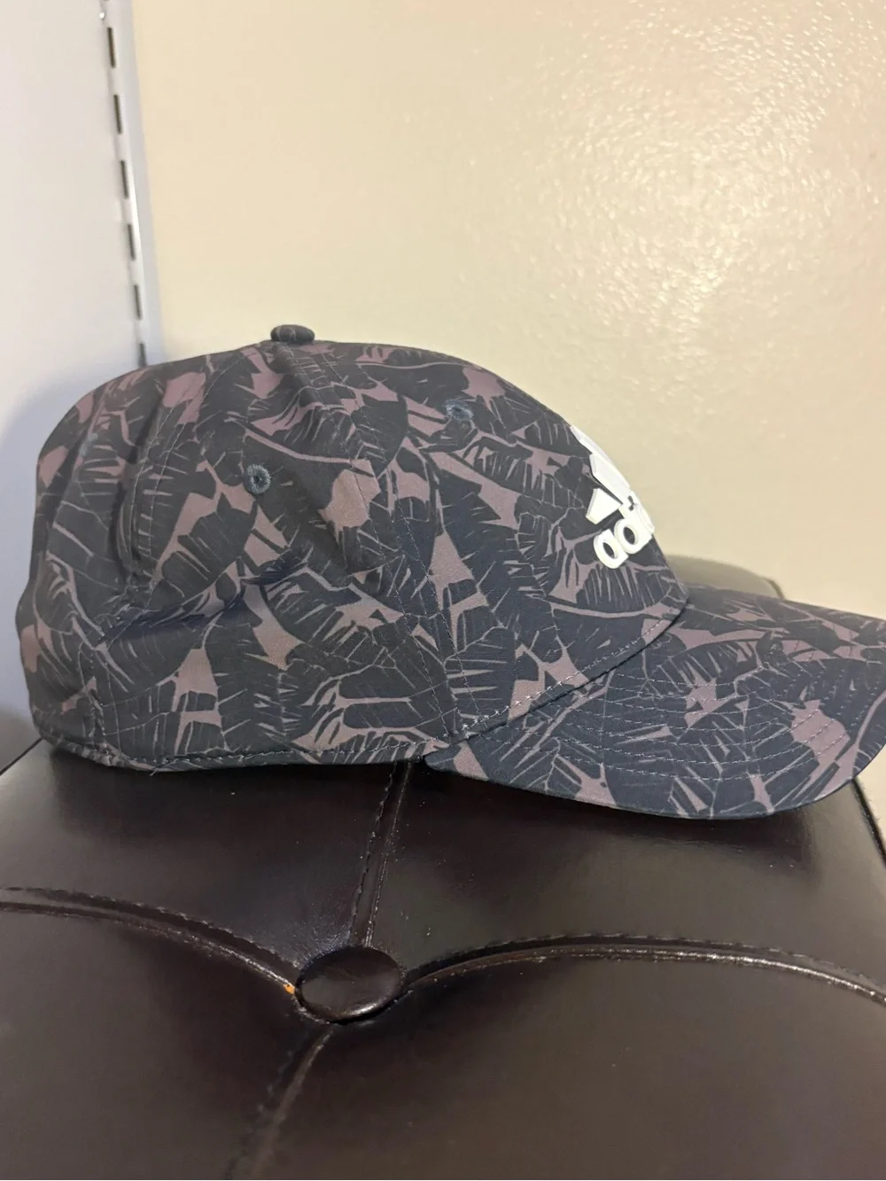 adidas golf leaf print cap, good condition, size large/XL